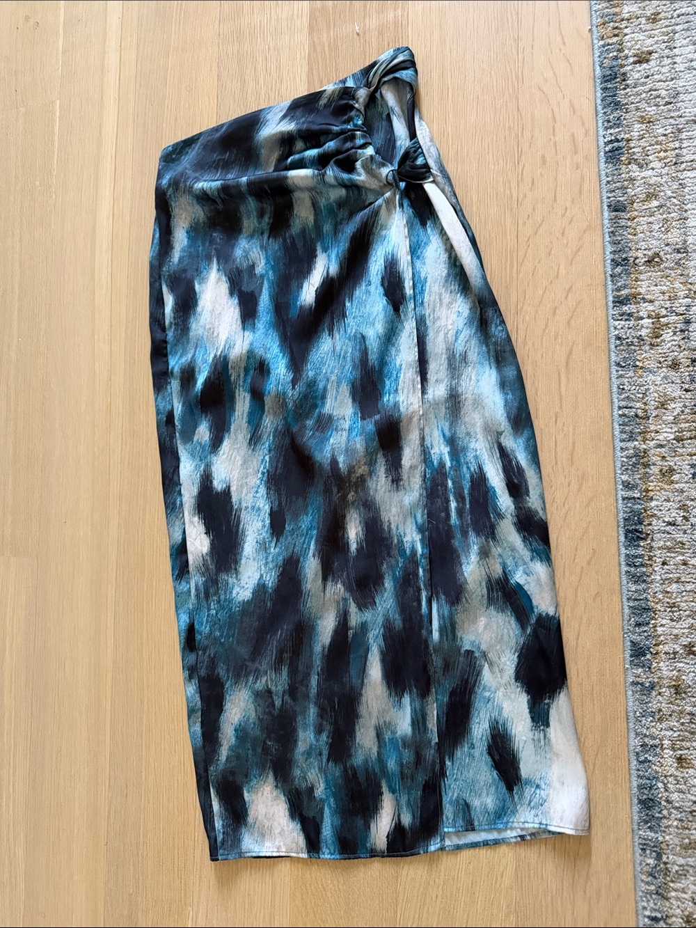 Zara maxi skirt size small. Cool design and cut